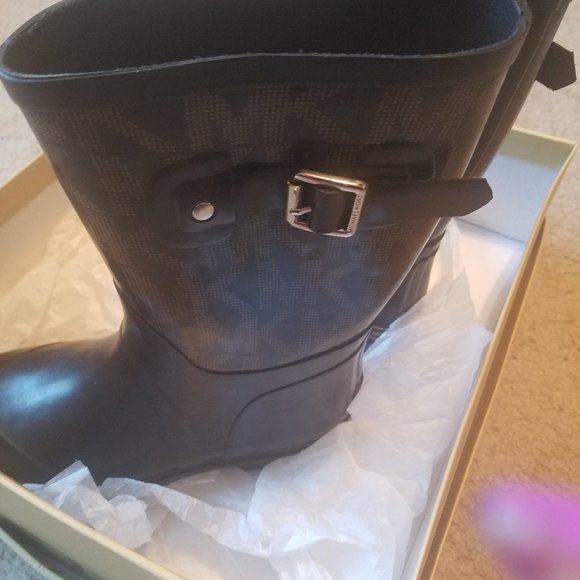 Michael Kors Mid Rainboots - Picture 2 of 7